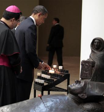 Obama rinde homenaje a monseñor Romero